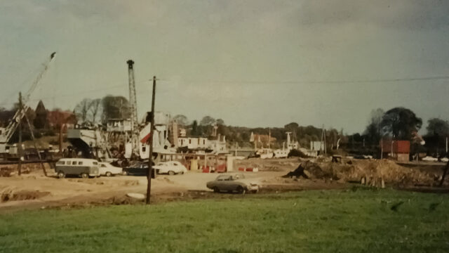In den 70er Jahren wurde der Kanal  erneut verbreitert. Wieder wurden Häuser abgerissen. Foto: Dorfmuseum
